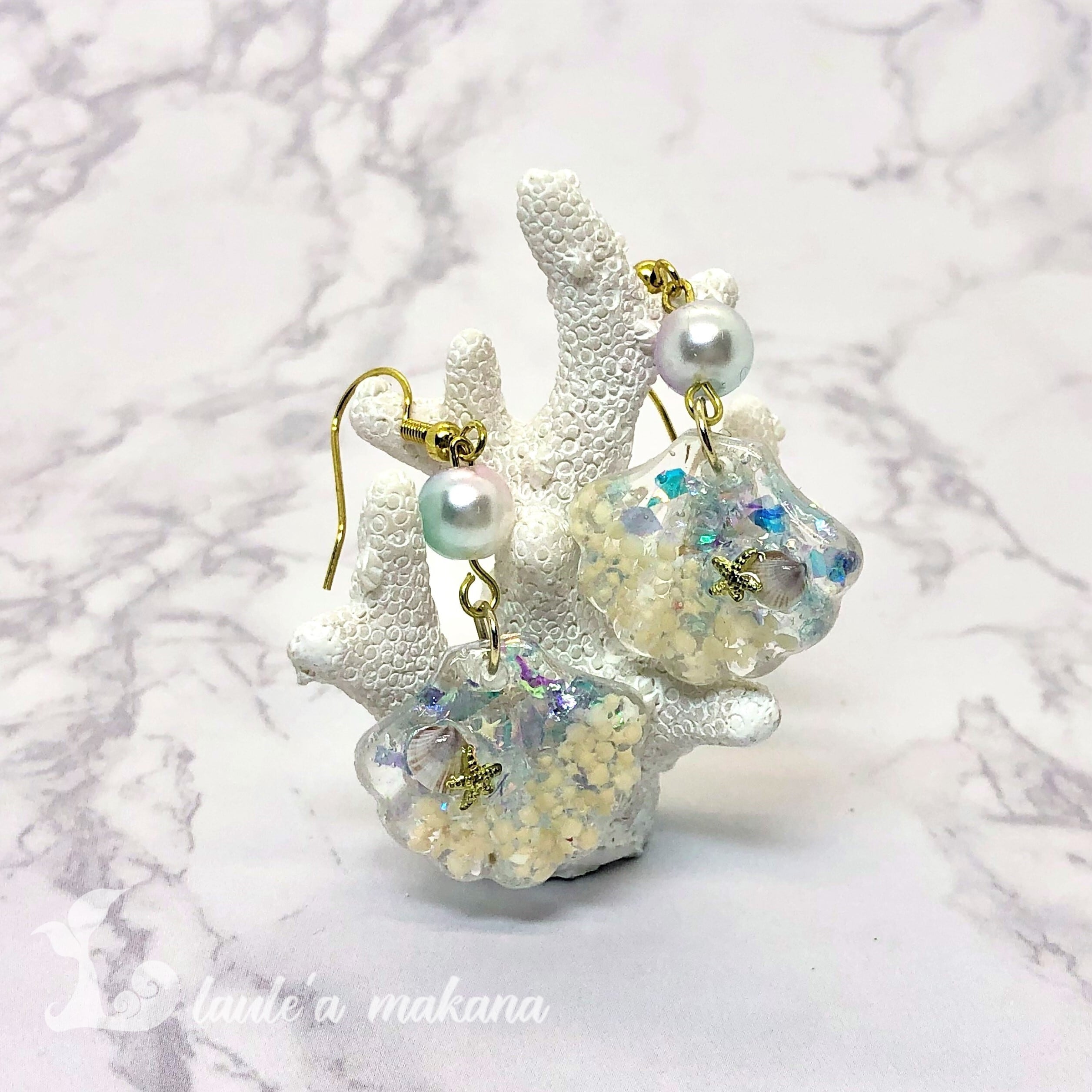 レジン × シェル ピアス | laule'a makana(ラウレアマカナ)