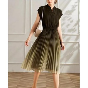 Vネックプリーツワンピース　20931