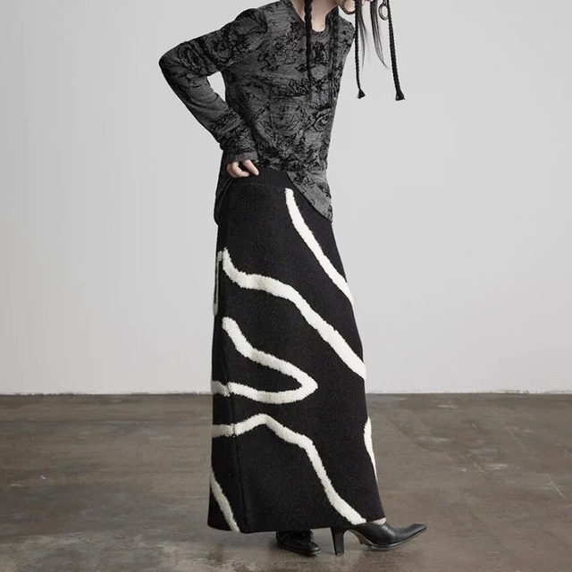 Abstract line textured maxi skirt C1302