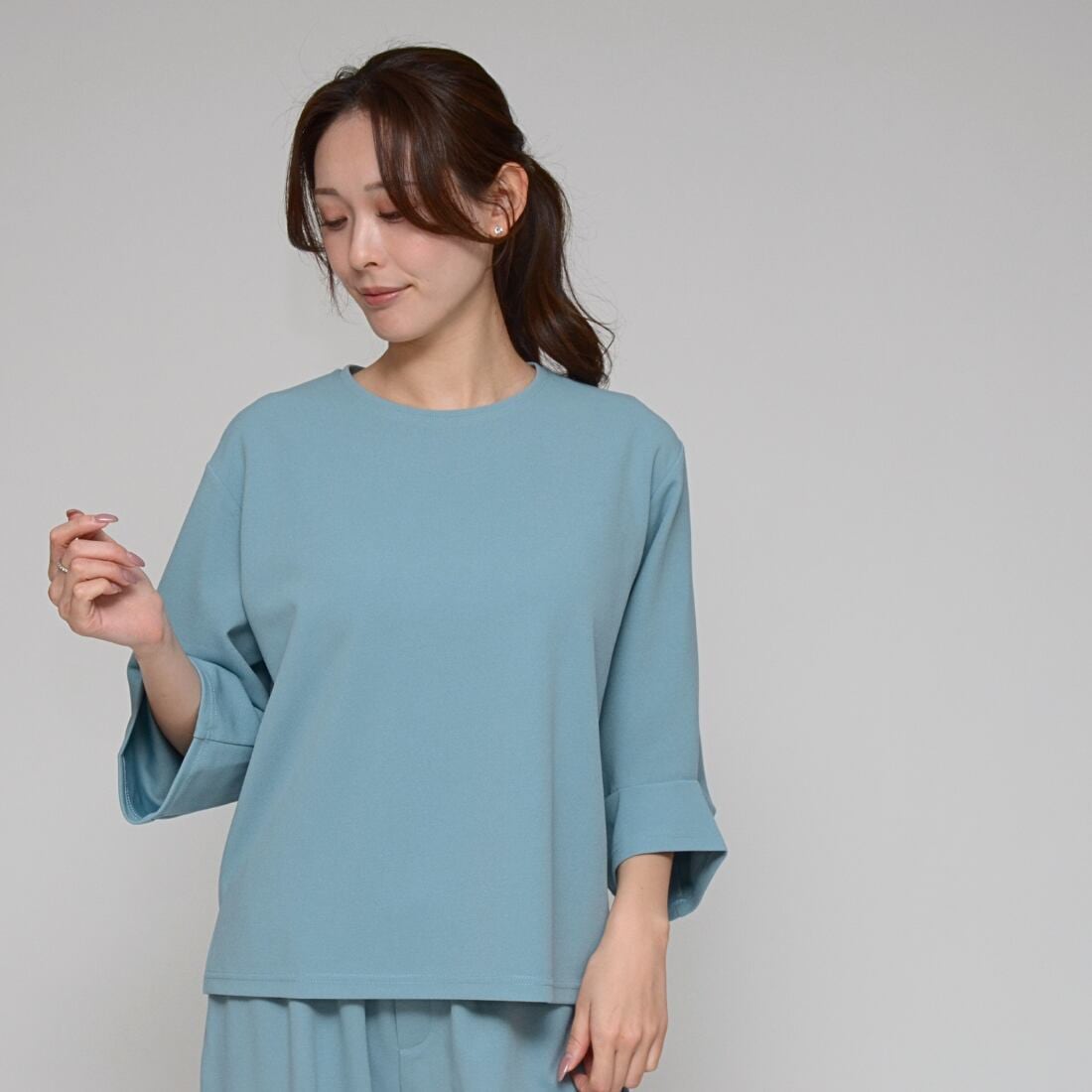 【 Praia 】梨地ストレッチ・スリーブタックブラウス