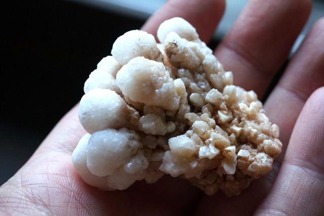 ホワイト アラゴナイト White Aragonite (B)