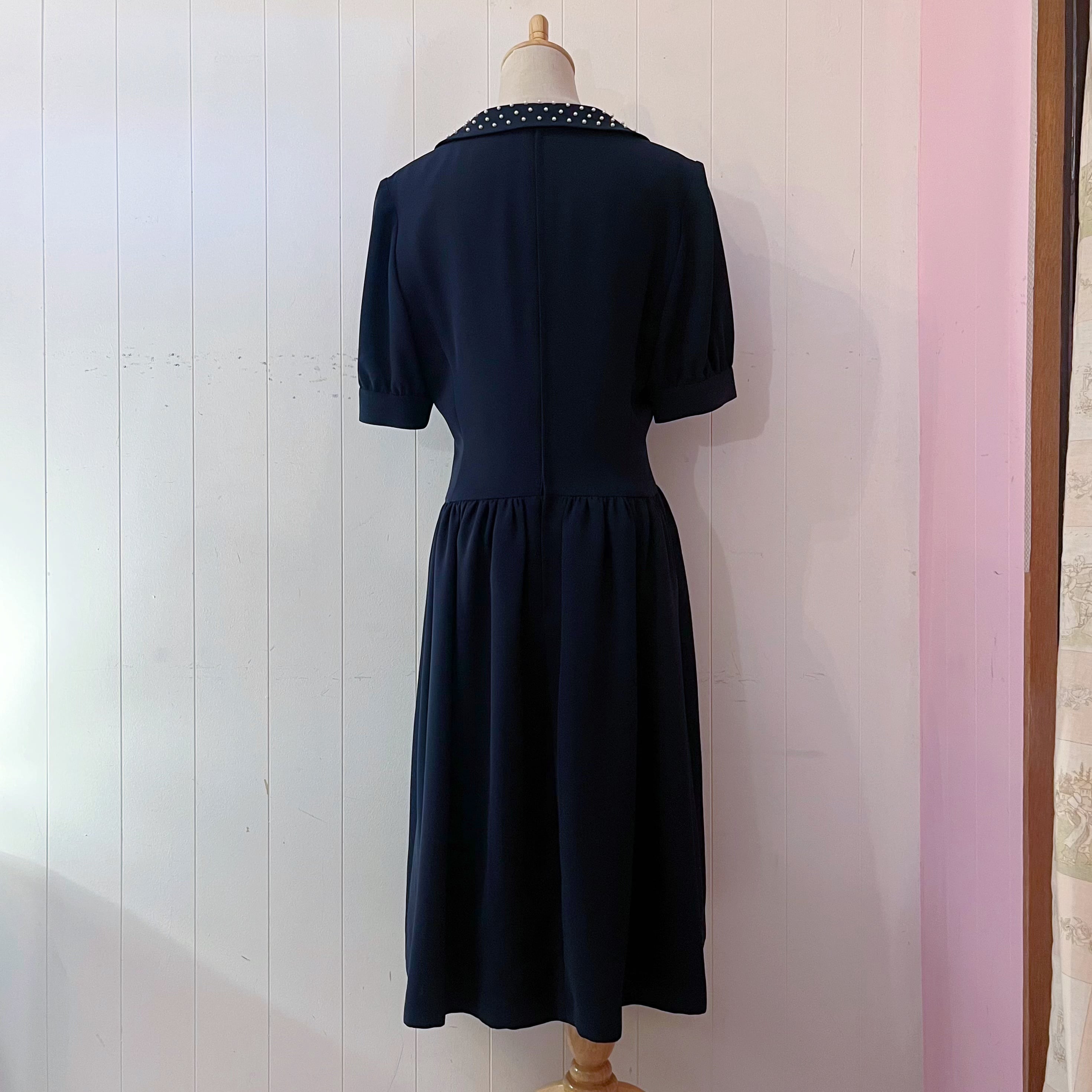 pearl big button gather one-piece