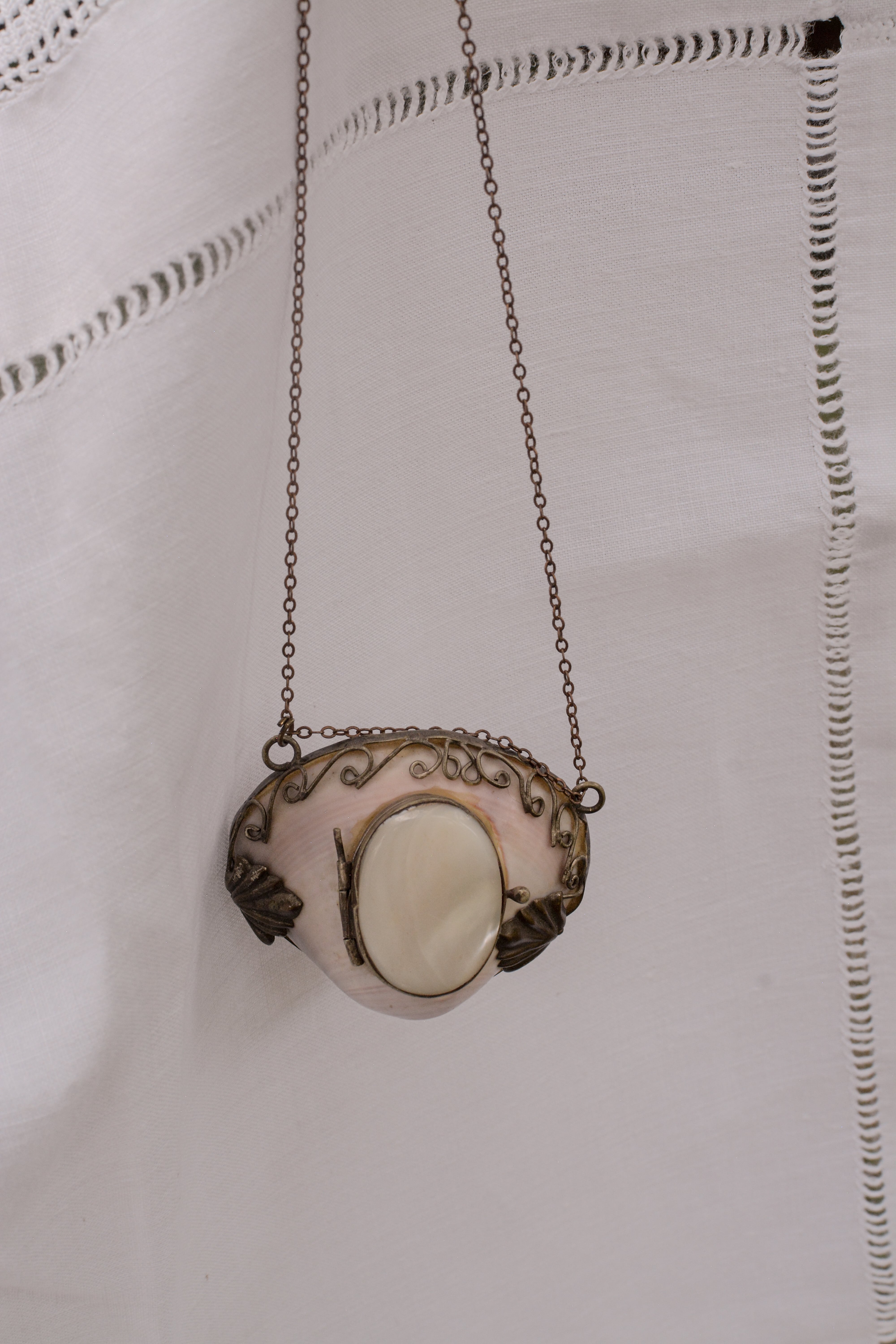 Mother of Pearl Shell Snuff Box with Finger Chain