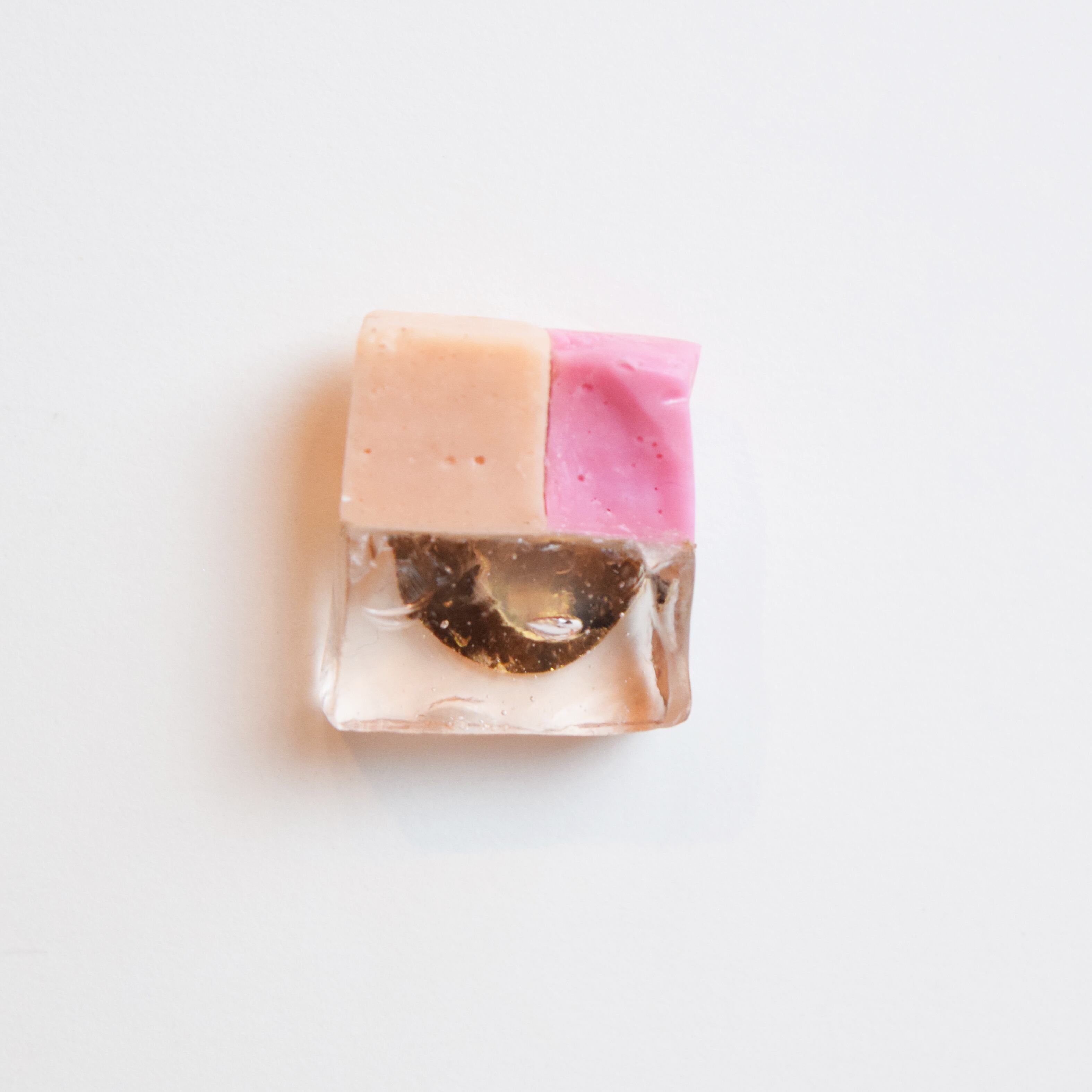 【ベーシック】ブローチL　ベージュ×ベリー×クリア