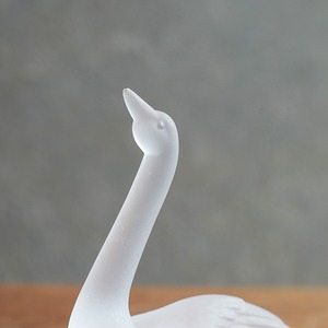 明日を見つめる、可憐なガラスの白鳥 1
