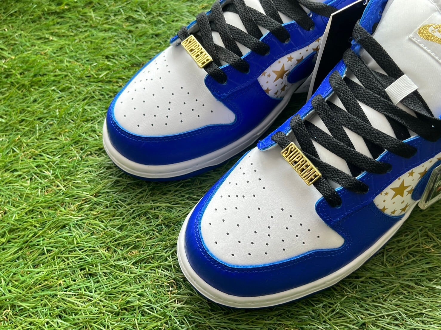 Supreme × NIKE SB DUNK LOW OG QS GOLD STARS HYPER BLUE DH3228-100 