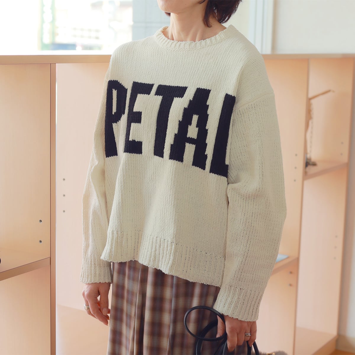 Dignite collier (ディニテ・コリエ) ビッグレター ルーミーニット