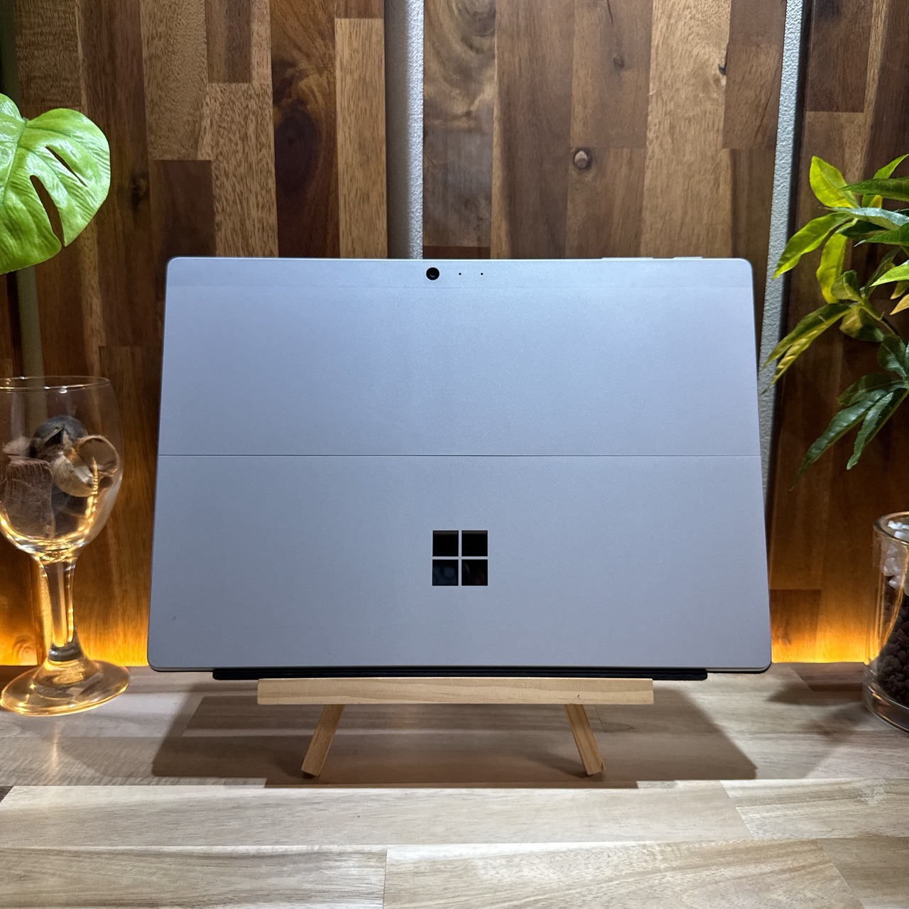 \ 公式ショップ限定価格❣️/ 準美品《LTEモデル》Surface Pro5 プラチナ 2in1 メモリ8GB SSD256GB 第7世代 ノートパソコン 安心サポート&3ヶ月保証付き