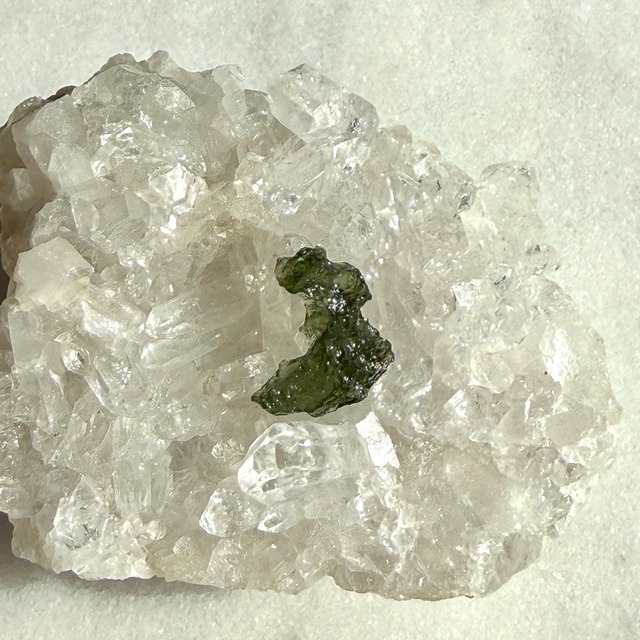 【本場買い付け】【最高品質】【希少石】モルダバイト　原石（月の形）　NO.11