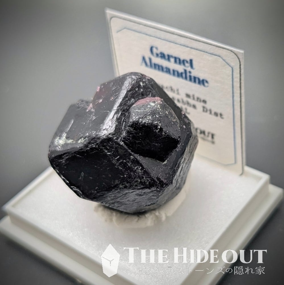 ヒマラヤ産鉱物原石標本008 サンクワサバ地区産アルマンディンガー