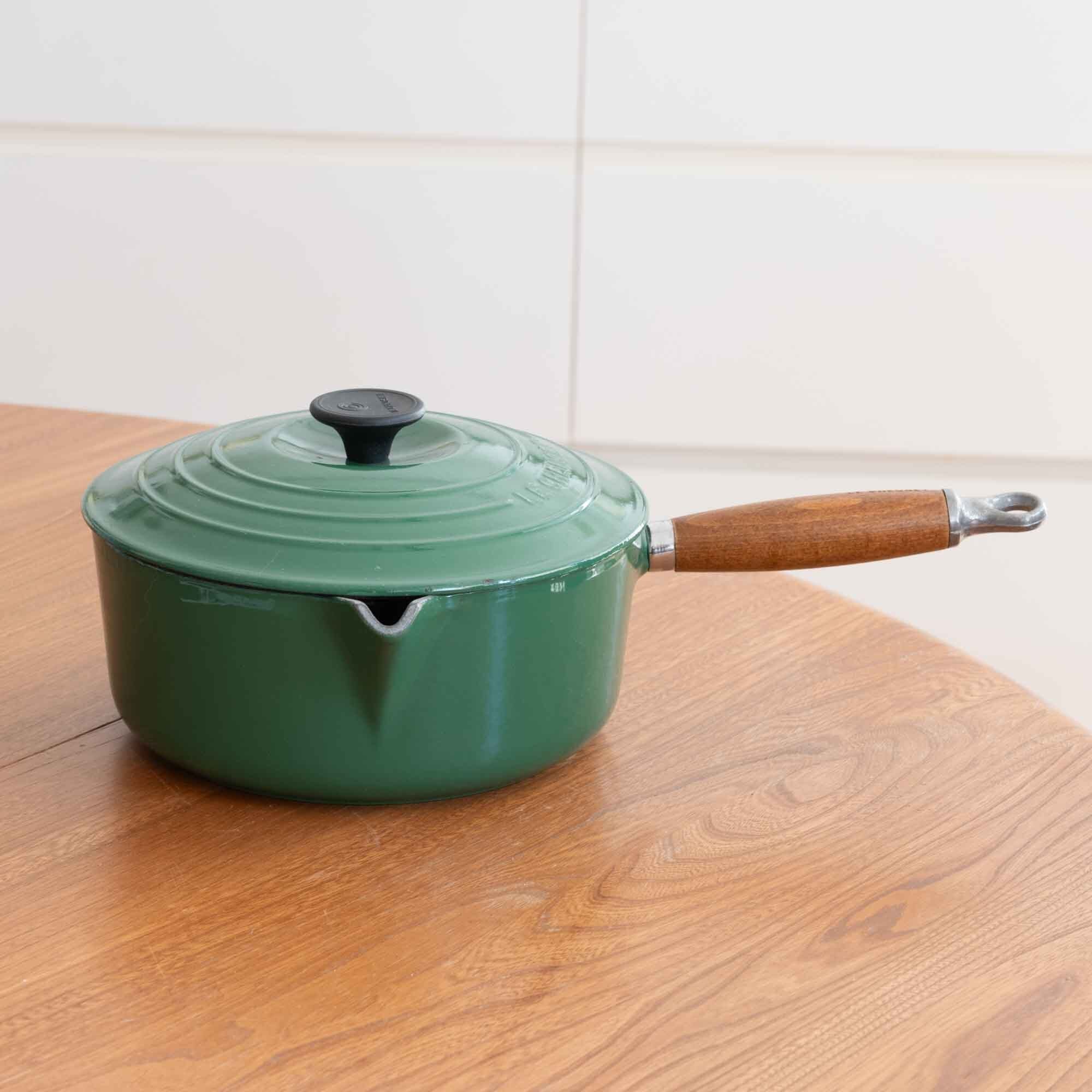 ビンテージ　ル・クルーゼ　LE CREUSET 　木製ハンドル　グリーンソースパン　２２サイズ　注！　瑕疵があります。