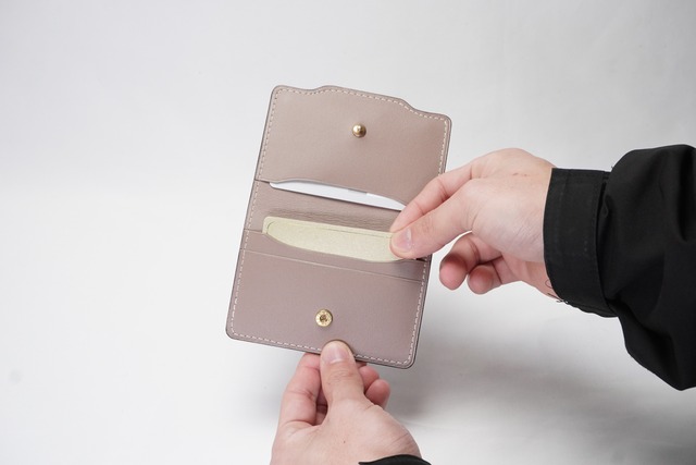 二つ折りカードケース