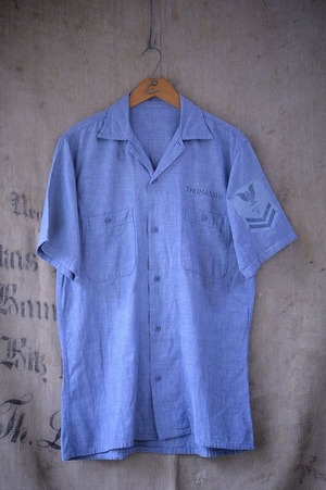 Vintage U.S. NAVY chambray shirt.