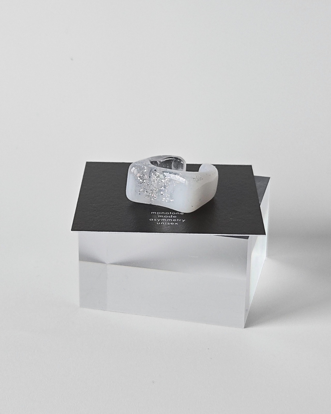 RiNG.  [2torn white] - 1