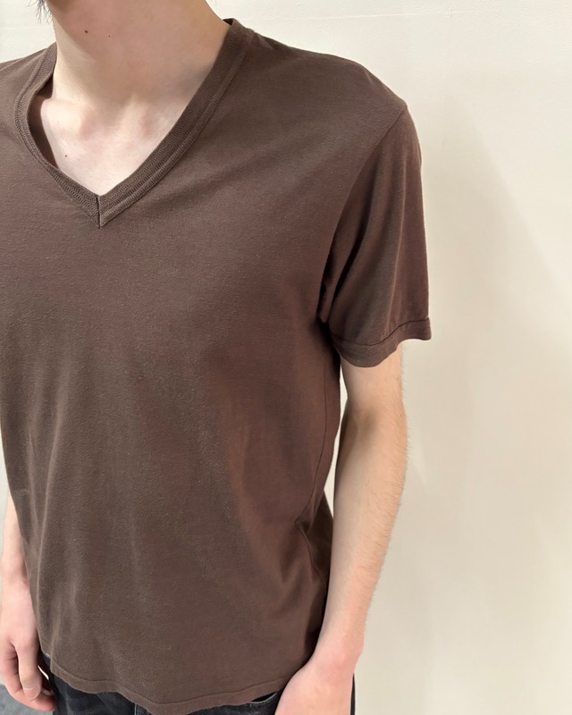 【GUCCI】v-neck t-shirt