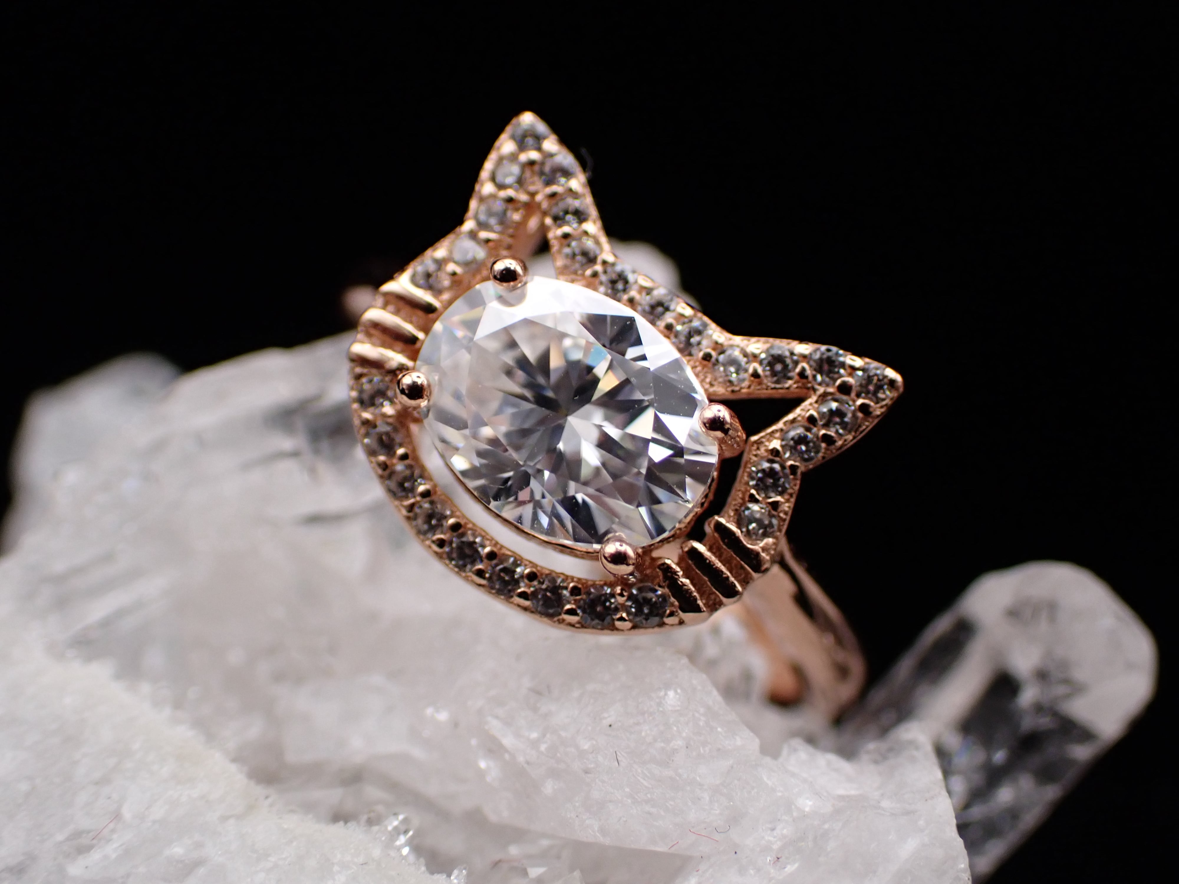 ねこりんぐ ホワイトモアッサナイト✴︎フリーリングPG | 小さな宝石店