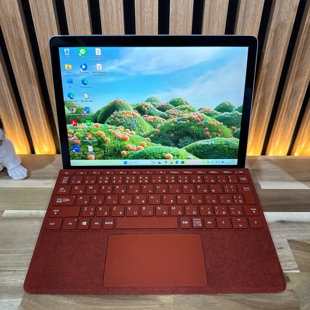 \ 公式ショップ限定価格❣️/ 美品《2in1モデル》タッチパネル式【Microsoft Surface Go 3】希少レッド メモリ4GB 大人気ノートパソコン 安心サポート&3ヶ月保証付き