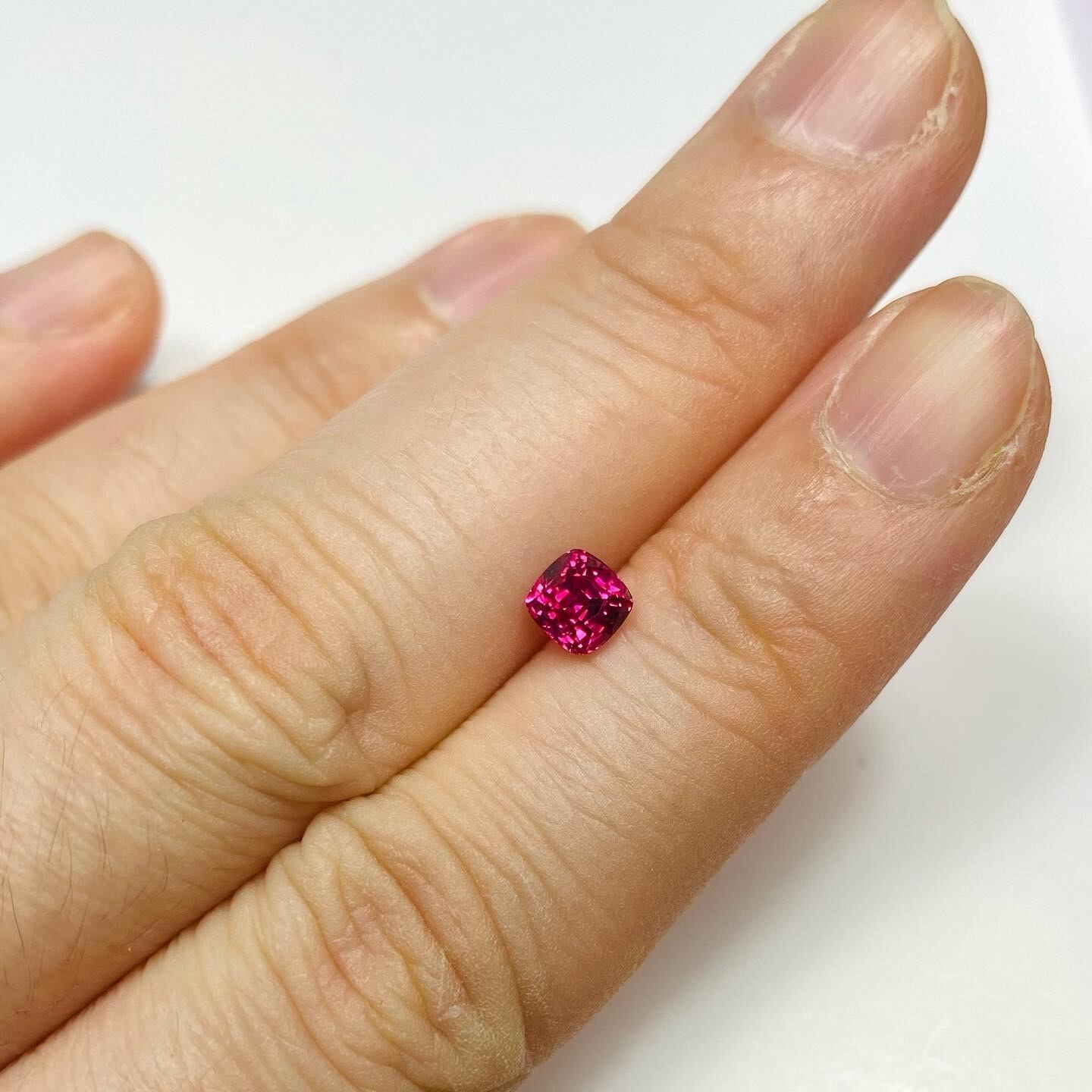 上質なレッドスピネル