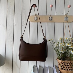 シンプルショルダーバッグ