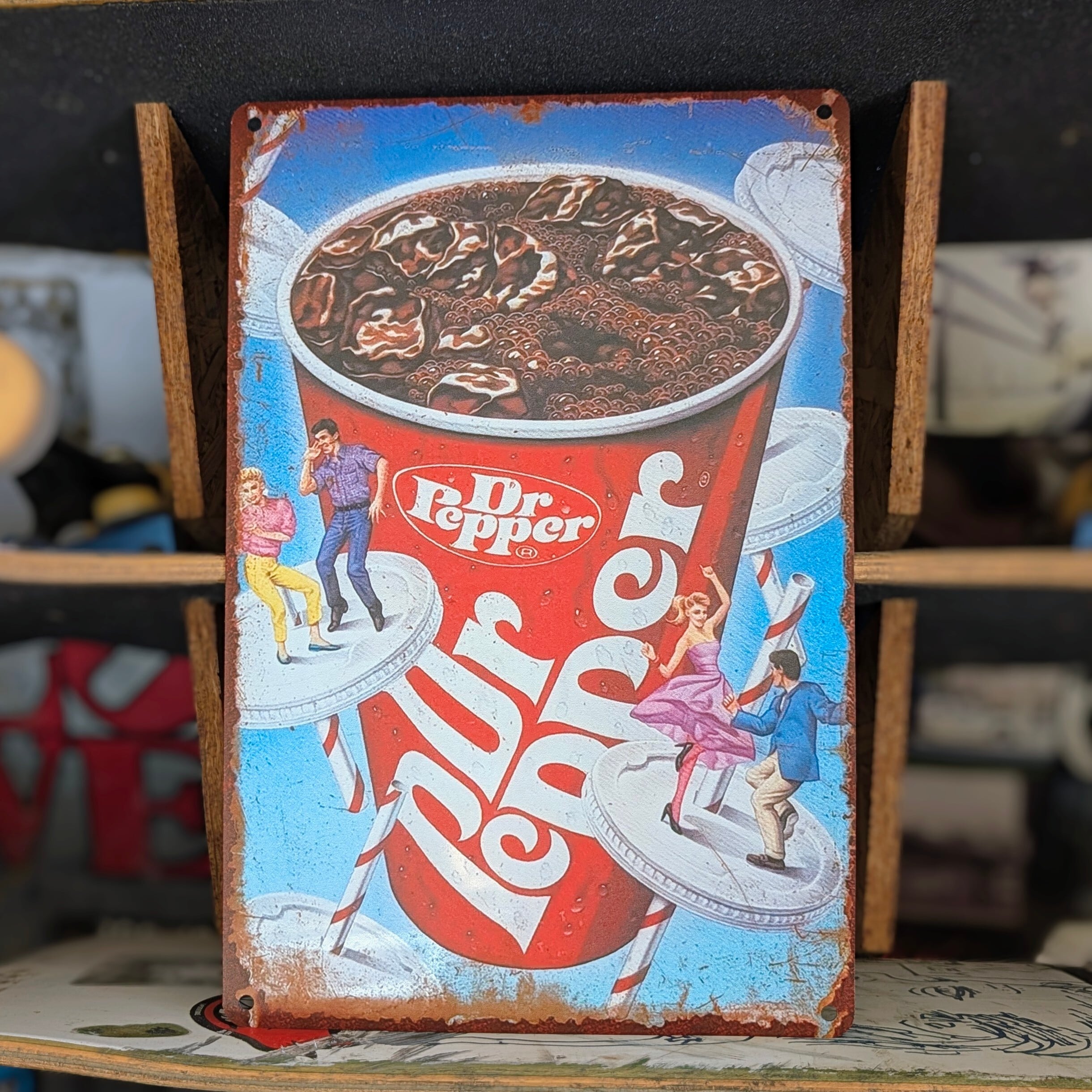 送料無料!ちょうどいいブリキ看板【 Dr.Pepper ( ドクター・ペッパー ) 】 METAL SIGN / メタルサイン / ブリキ看板 / サインボード / ビンテージ加工〚アメリカン雑貨 アメトイ〛