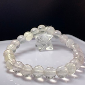 f76ホワイト×カラーレスフローライトブレスレット