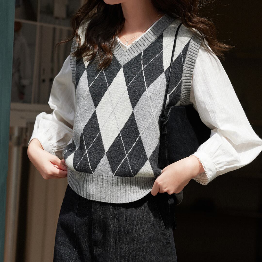 retro college style v neck vest