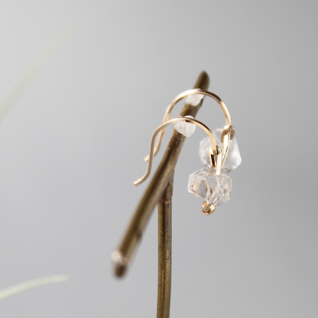 14Kgf｜ハーキマーダイヤモンドのしずくピアス / イヤリング 4月誕生石