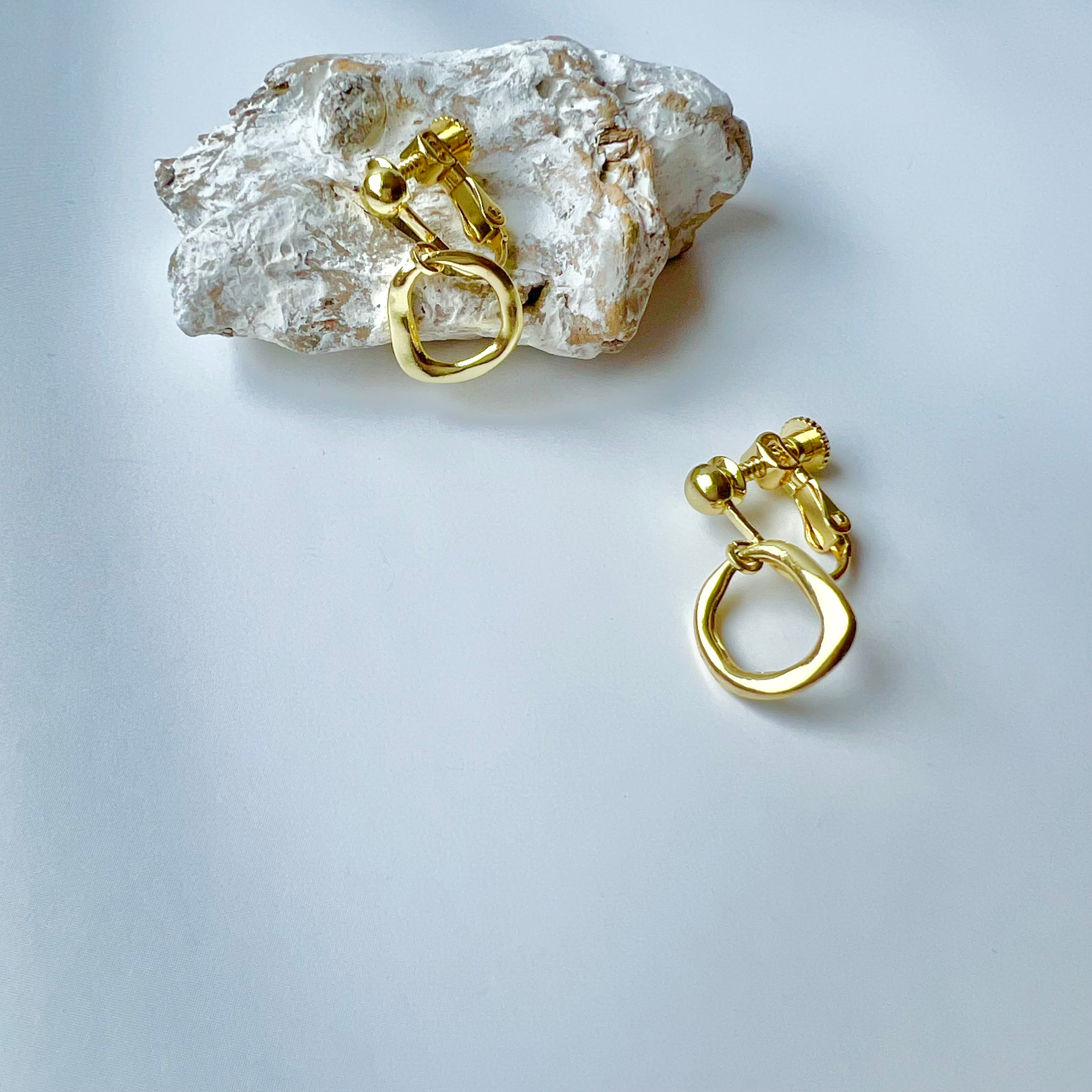 TVドラマ着用// ラフミニフープピアス・イヤリング | Handmade