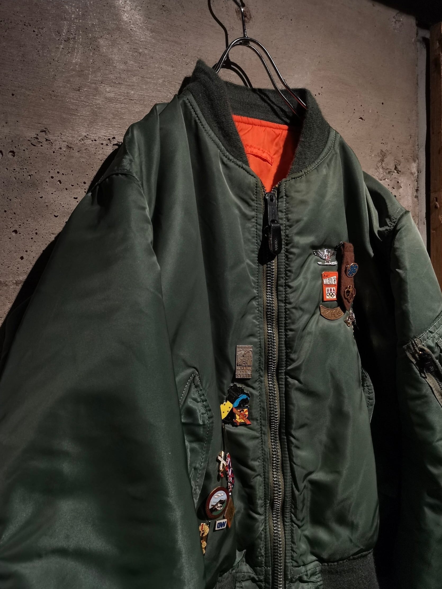 Caka】“ALPHA INDUSTRIES” Vintage Pins Custom MA-1 Flight Jacket