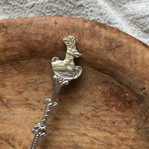 躍動感のある鹿のティースプーン