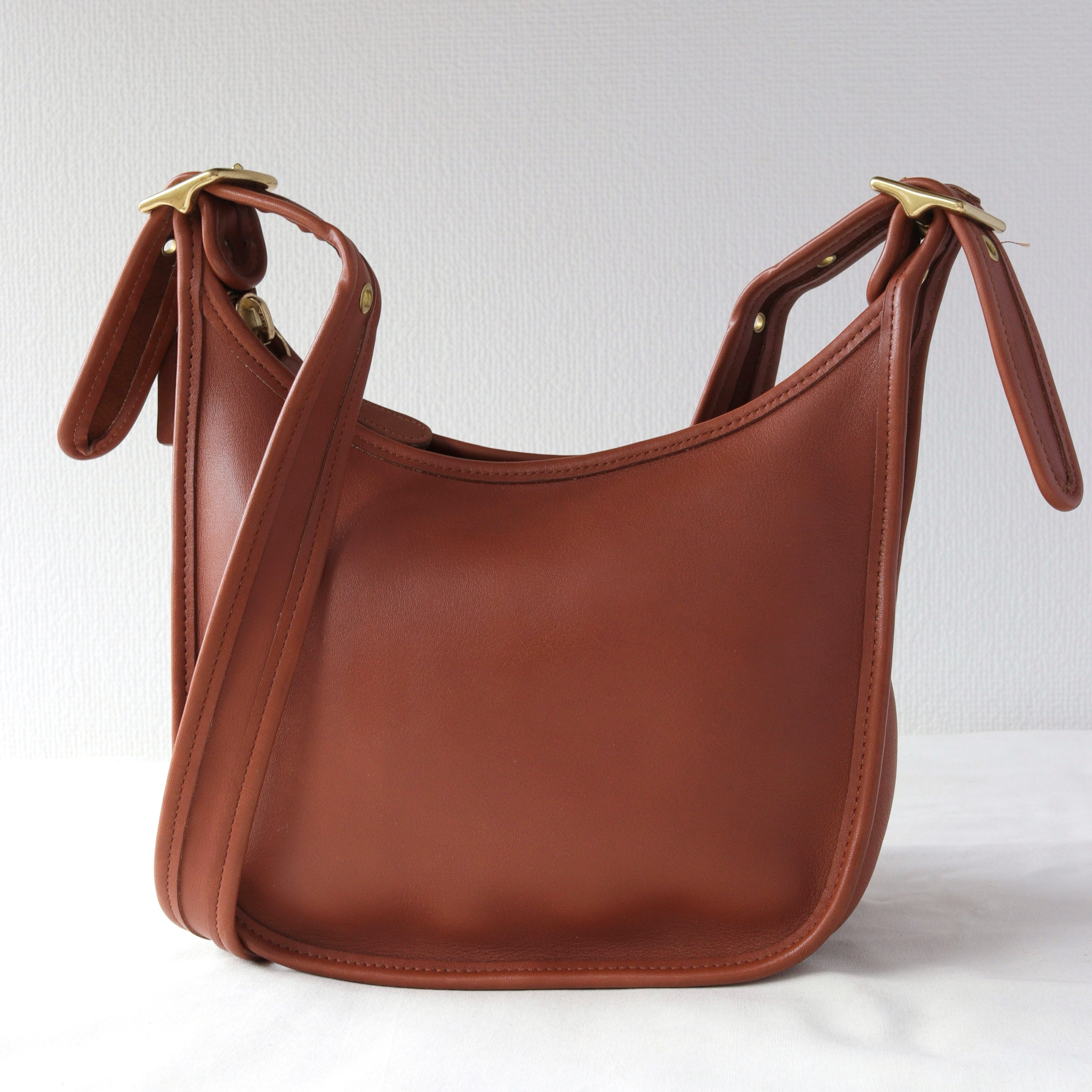 COACH  オールド　コーチ　ショルダー　バッグ　ビンテージ OLD COACH/オールド コーチ】よりレザーショルダーバッグが買取入荷