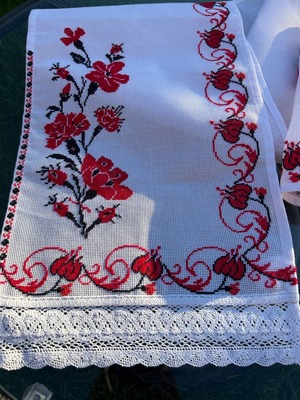 ウクライナ伝統手刺繍祭具タオル「ルシニク」