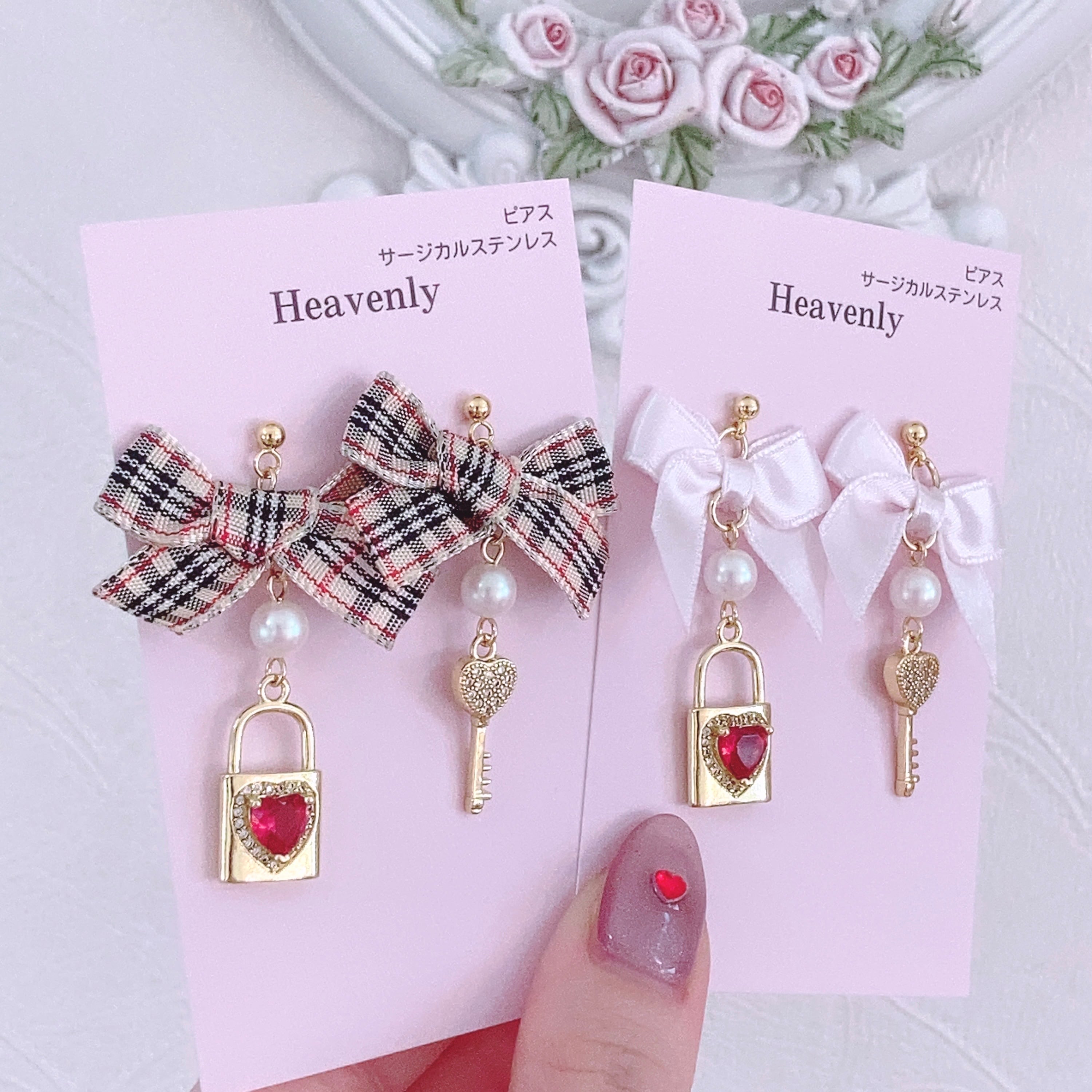 ツイード　ボタン　ピアス　イヤリング　白　ピンク　ハンドメイド　チェック キー＆ハートロック♡ピアス/イヤリング タータンチェック