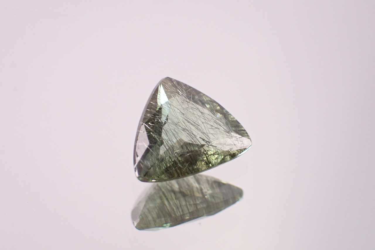 ルドウィジャイトインペリドット　1.90ct　[D2-512]