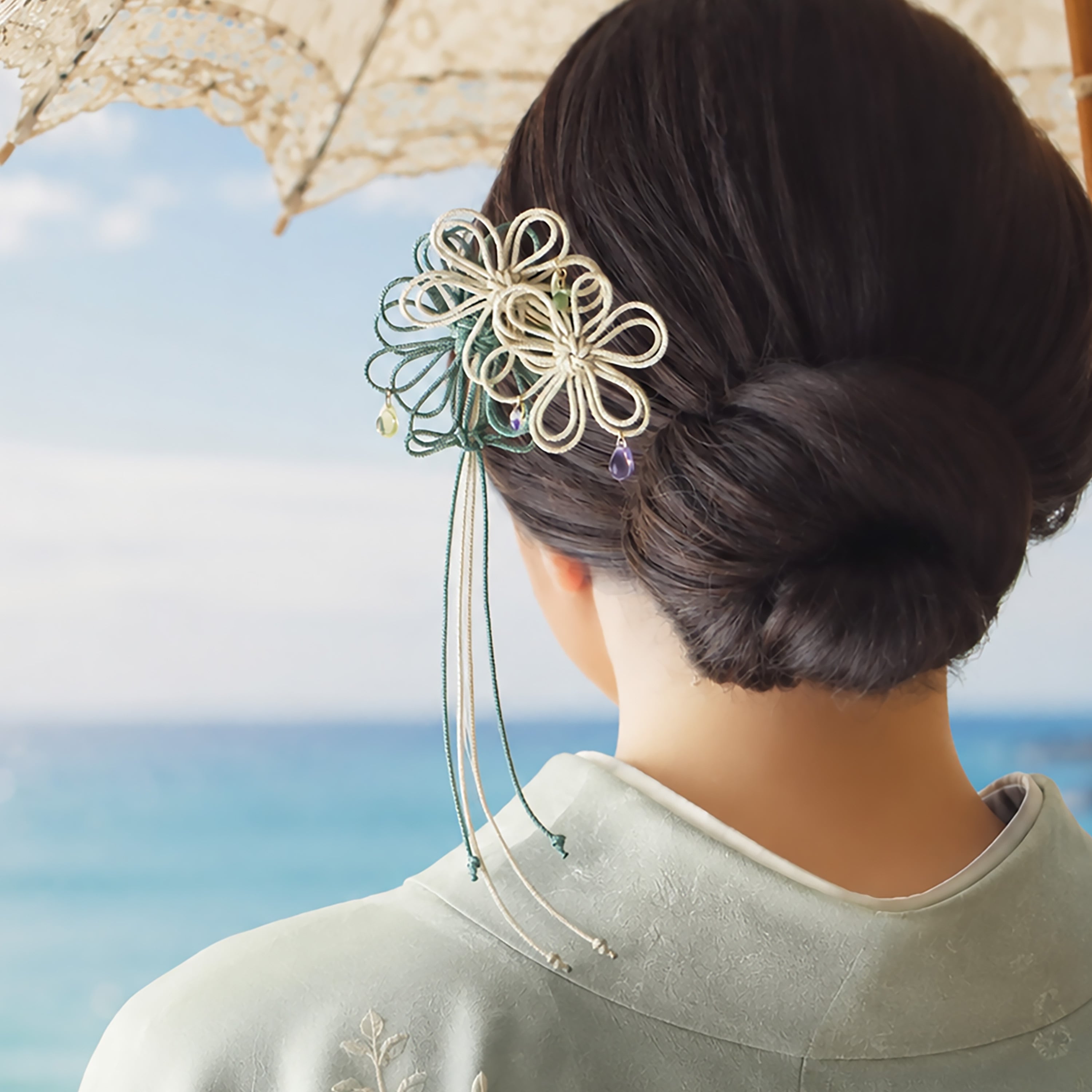 飾り結びかんざし「華うつし」(アイボリー×淡緑)【軽量】浴衣・着物・フォーマルの和装ヘアに。
