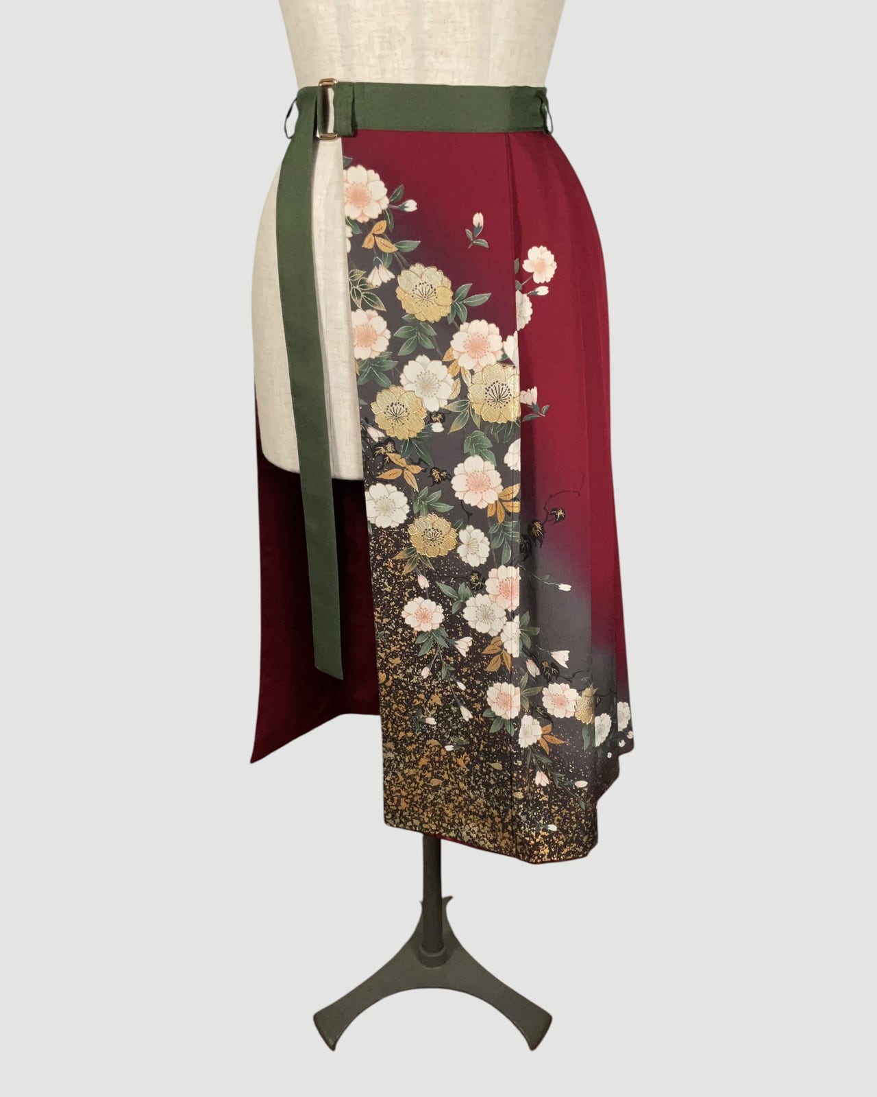 着物重ねスカート(振袖より制作) Kimono Overlay Skirt (Made of Furiesode Kimono)