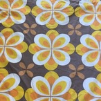 [B169]ドイツ ヴィンテージファブリック66×50cm 茶色にオレンジ色の花柄