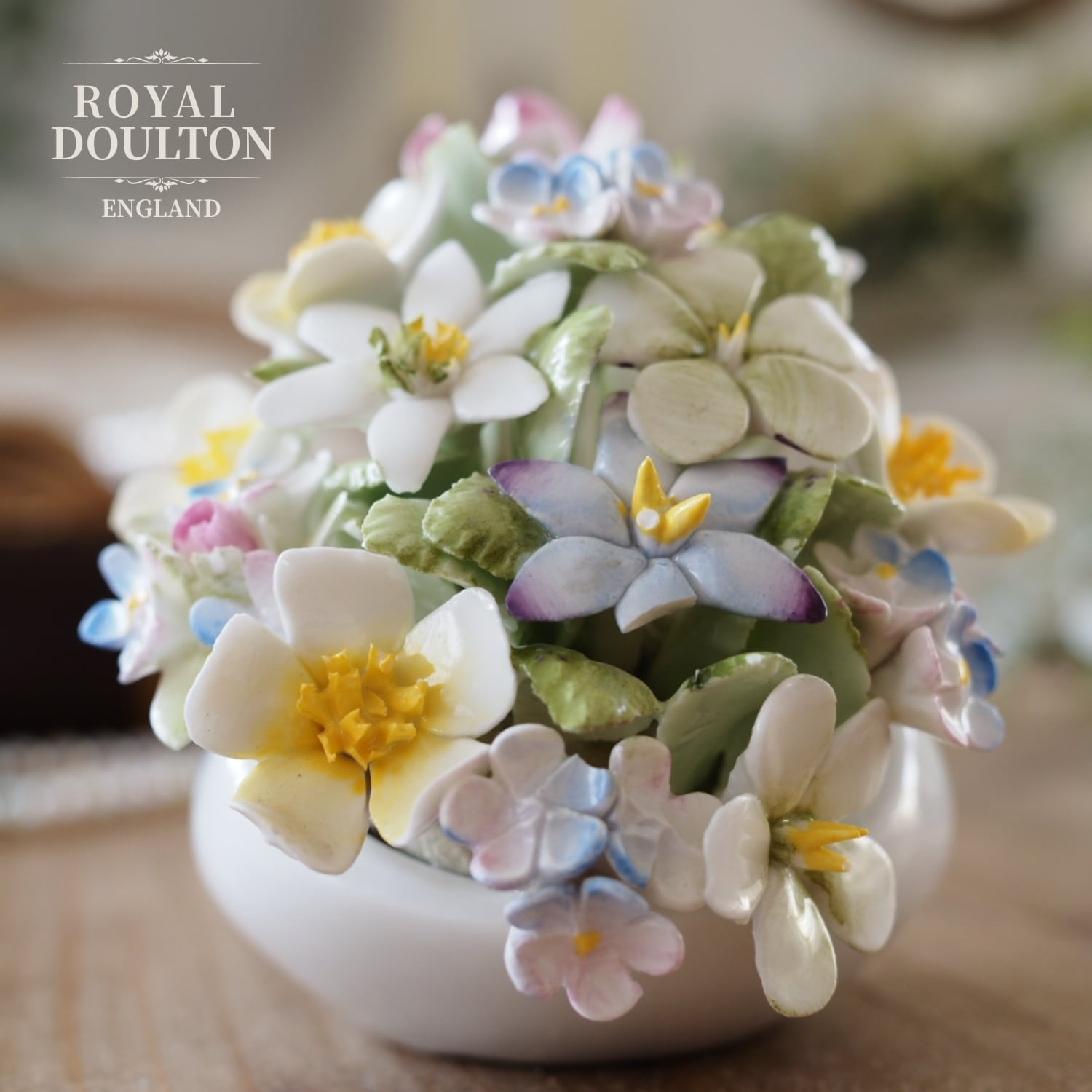期間限定値下げ！ロイヤルドルトン　ウェディングドール 陶器製 15cm 英国ロイヤルドルトン Royal Doulton 陶花 フラワーオブジェ 陶器