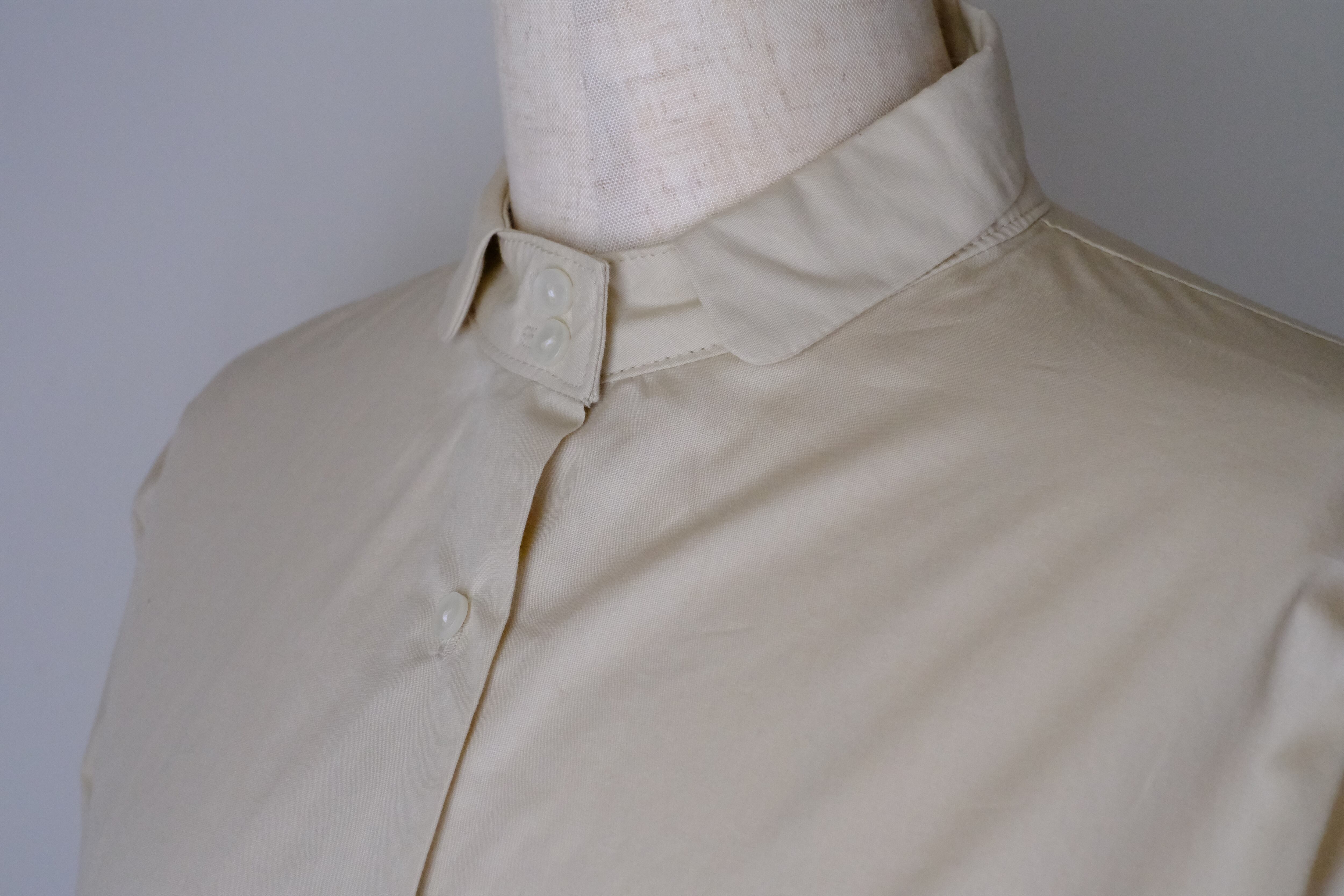 長袖スタンドカラーブラウス(ベージュ/刺繍無)