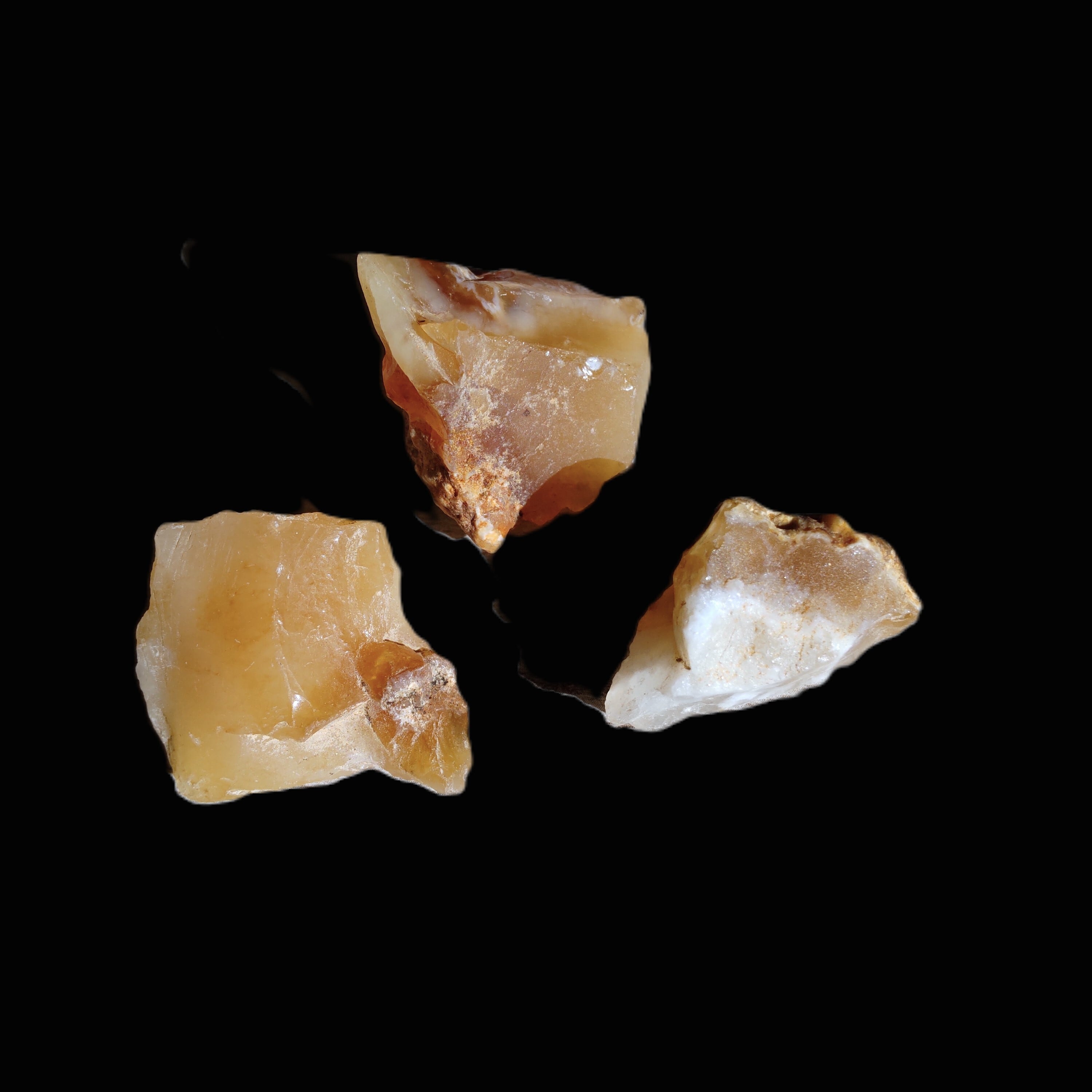 期間限定値下げ！肉厚で虹たくさん❤︎イエローオパール原石148.5ct イエローオパール 原石 | PAY ID