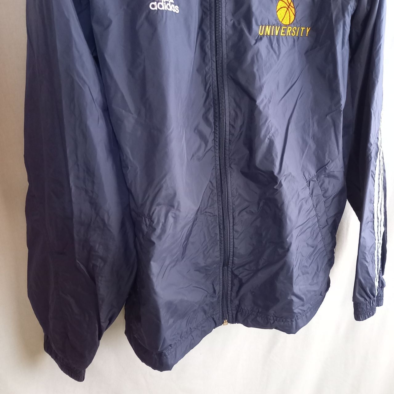 アディダス ナイロンジャケット 総メッシュ カレッジロゴ