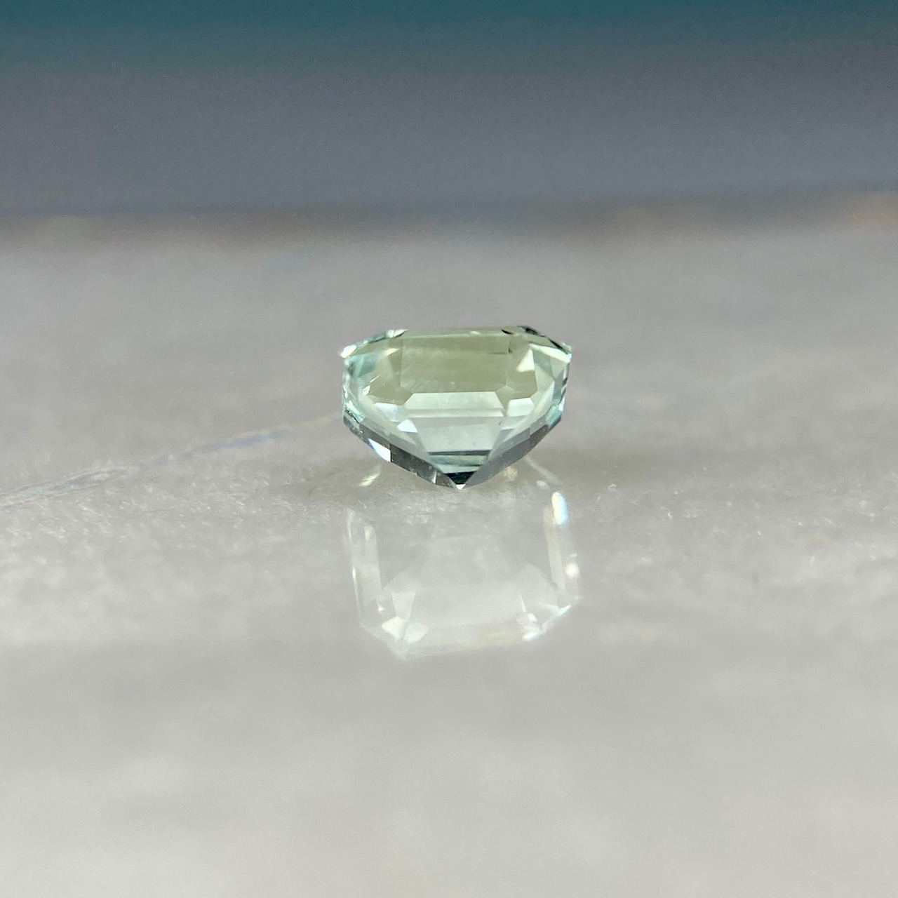 トルマリンの角砂糖  約3.7mm*3.8mm H2.5mm r-0416
