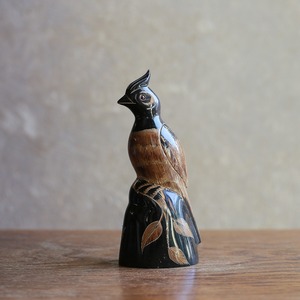 水牛の角から生まれた、美しい雲雀