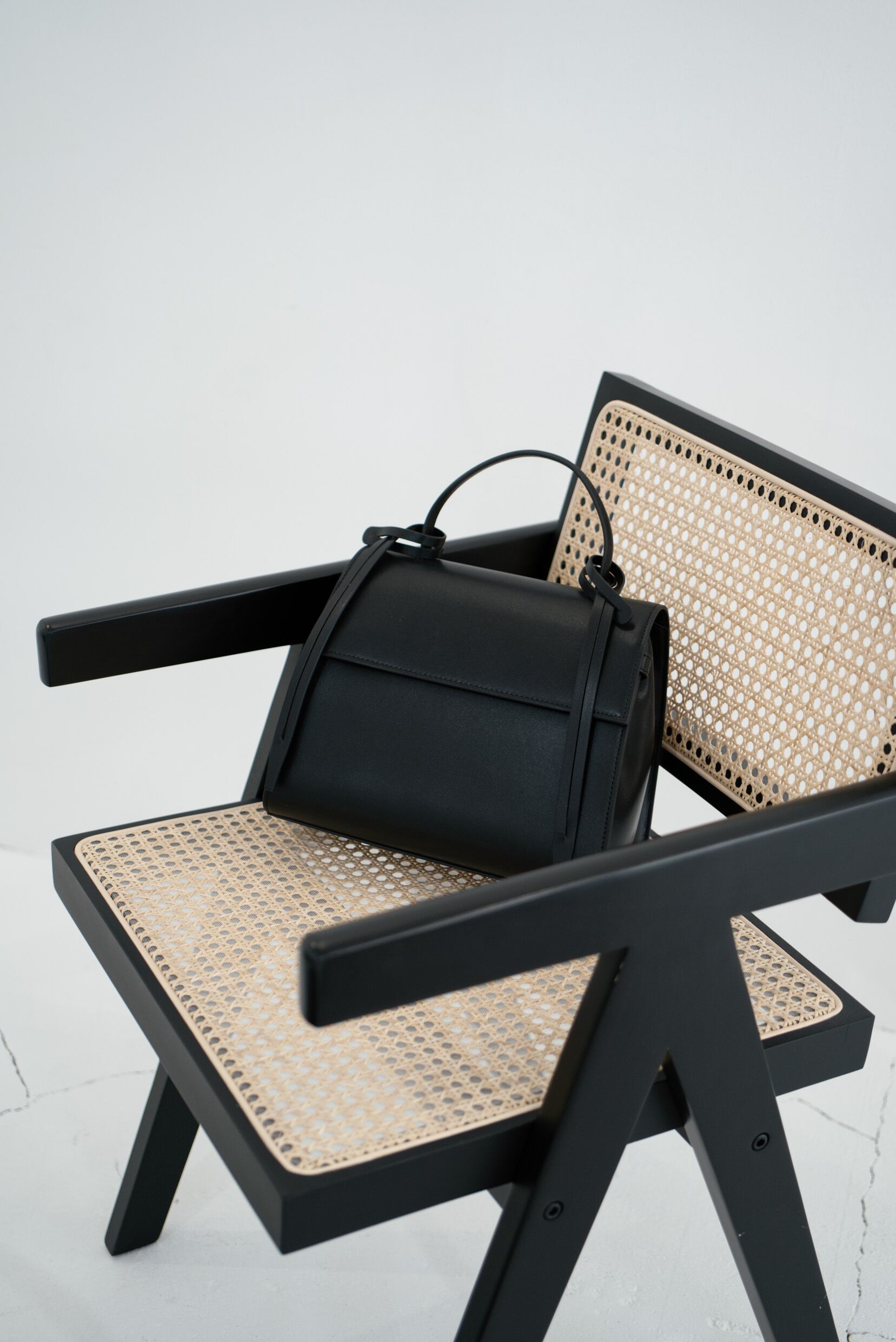 エックスニヒロ(X NIHILO) レザーハンドバッグ 「Bank」 ブラック