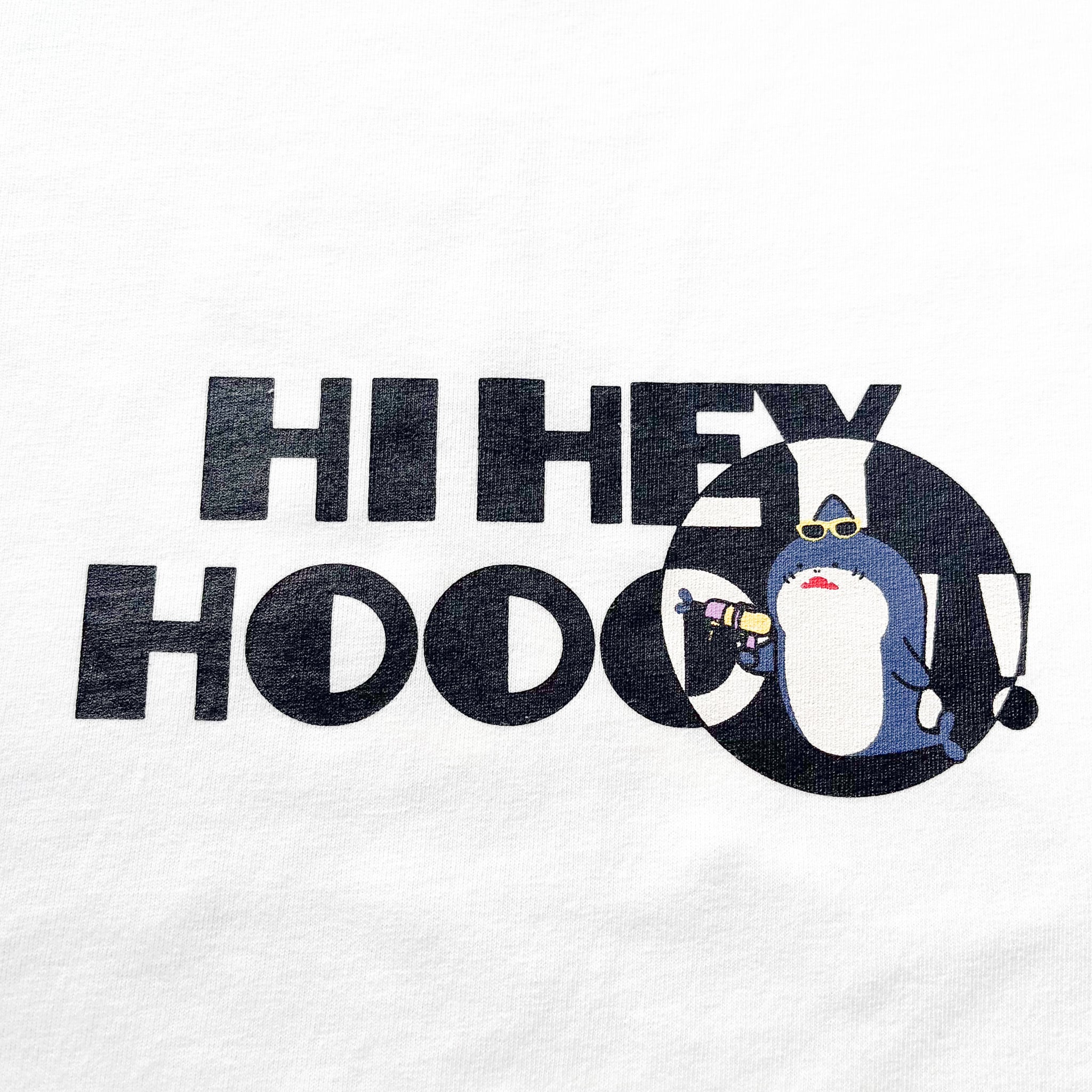TARGET LOCKED – SPY SHARK 狙い撃ち！サメがスパイに⁉尻尾っぽTシャツ