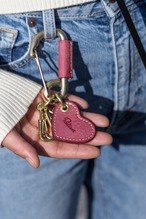 革巻きカラビナ/RK-04 【ハートチャーム】