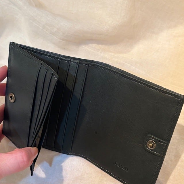 B.stuff　「エイミーⅡ」ミニマム三つ折りお財布(シダーウッド)