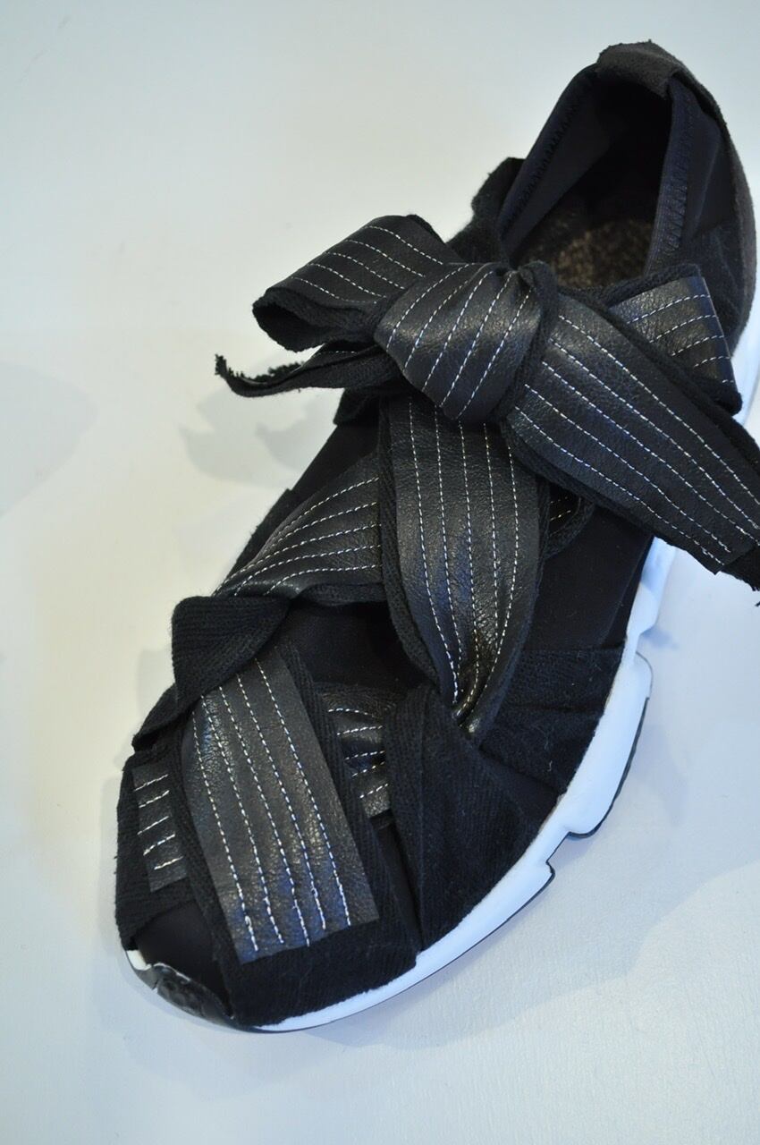 ﾌｪｲｸﾚｻﾞｰﾘﾎﾞﾝｽﾆｰｶｰ BLK【ﾘﾊｰｽﾞｵｰﾙ】fake leather ribbon sneakers BLK【RehersalL】