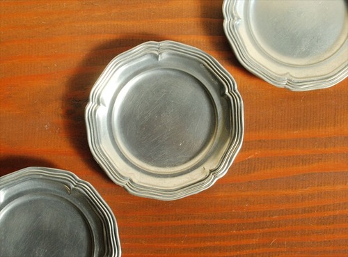 フランス買い付け 古い錫のプレート 10cm 花形リム 豆皿 トレー コースター ピューター ETAIN アンティーク ig2274