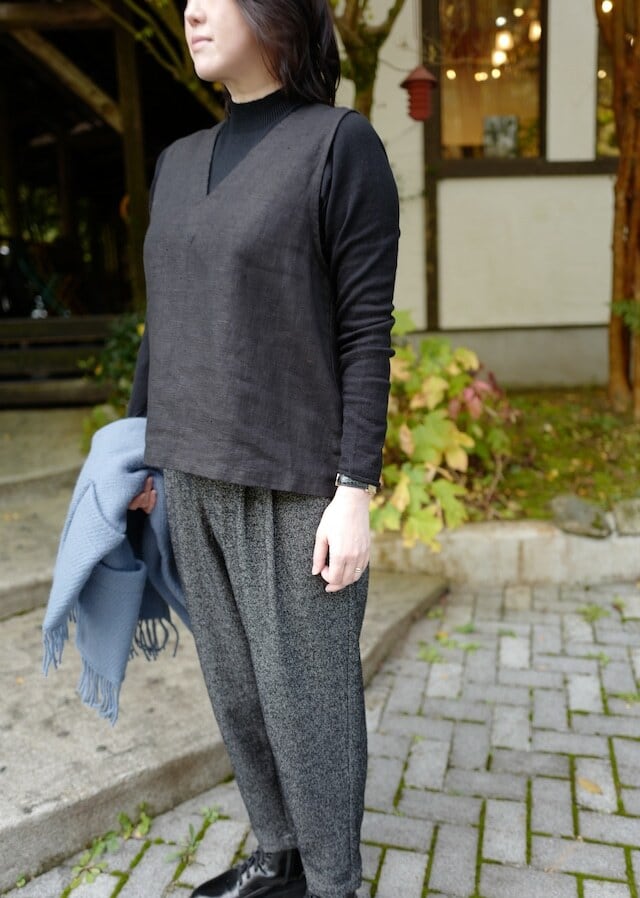 別注》fog linen work｜Vネックベスト（厚地リネン・5色） | robin ASO